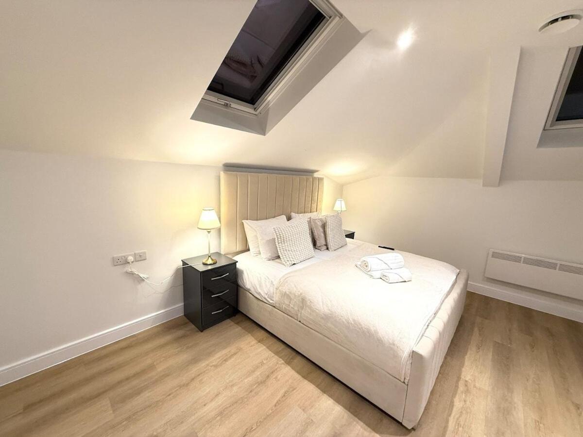Sale Road Serviced Near Airport & Trafford Centre Apartment Wythenshawe
