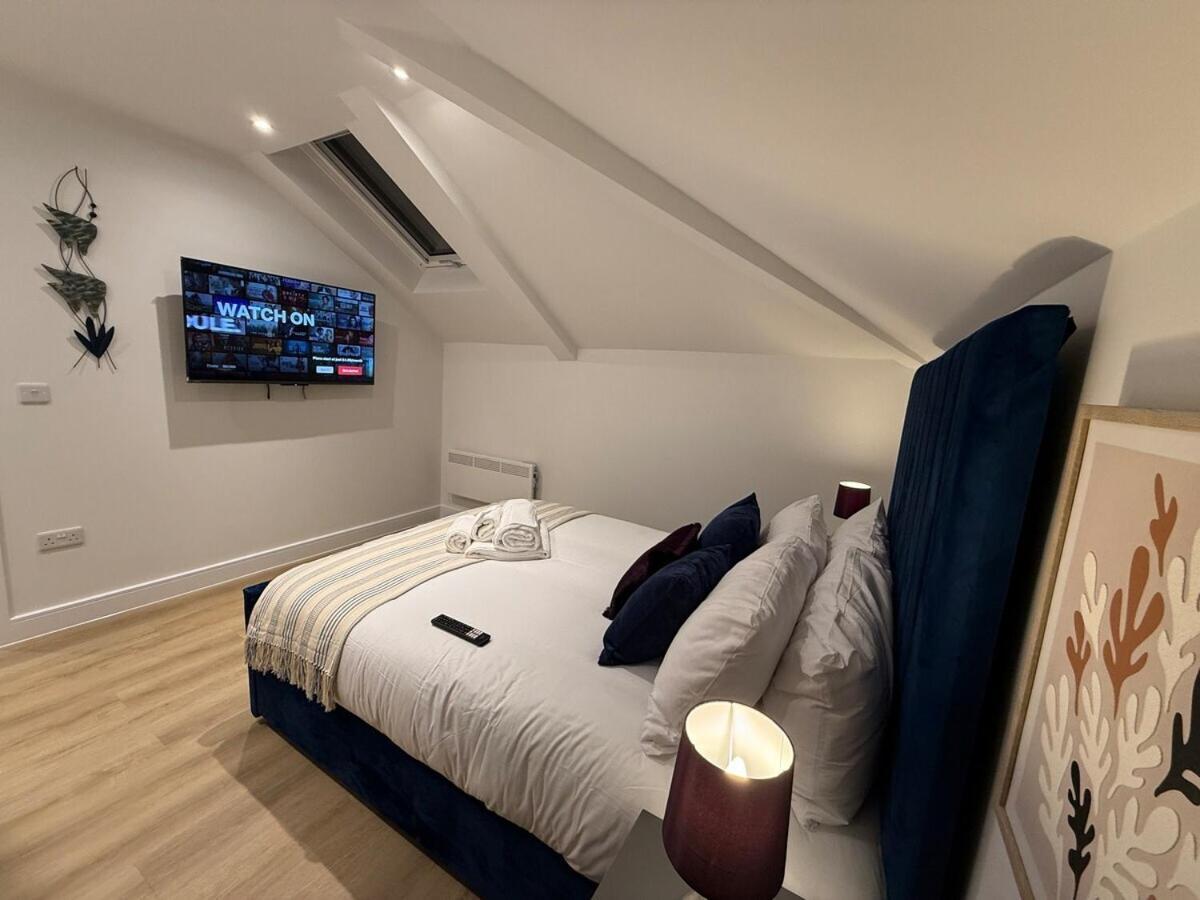Sale Road Serviced Near Airport & Trafford Centre