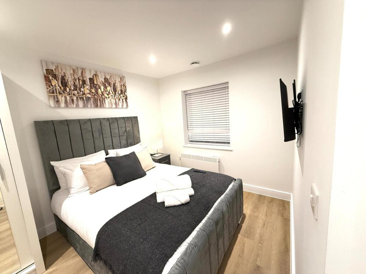Apartment Sale Road Serviced Near Airport & Trafford Centre *