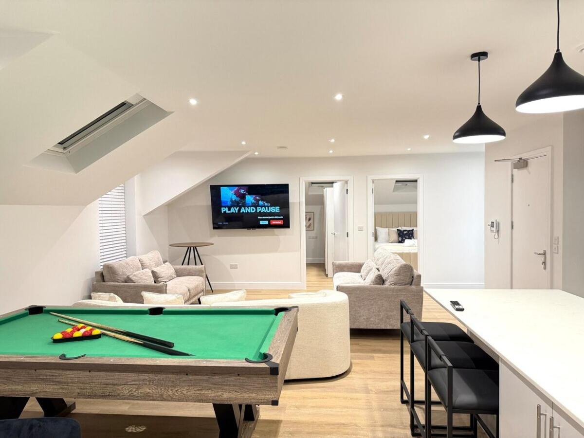 Sale Road Serviced Near Airport & Trafford Centre *