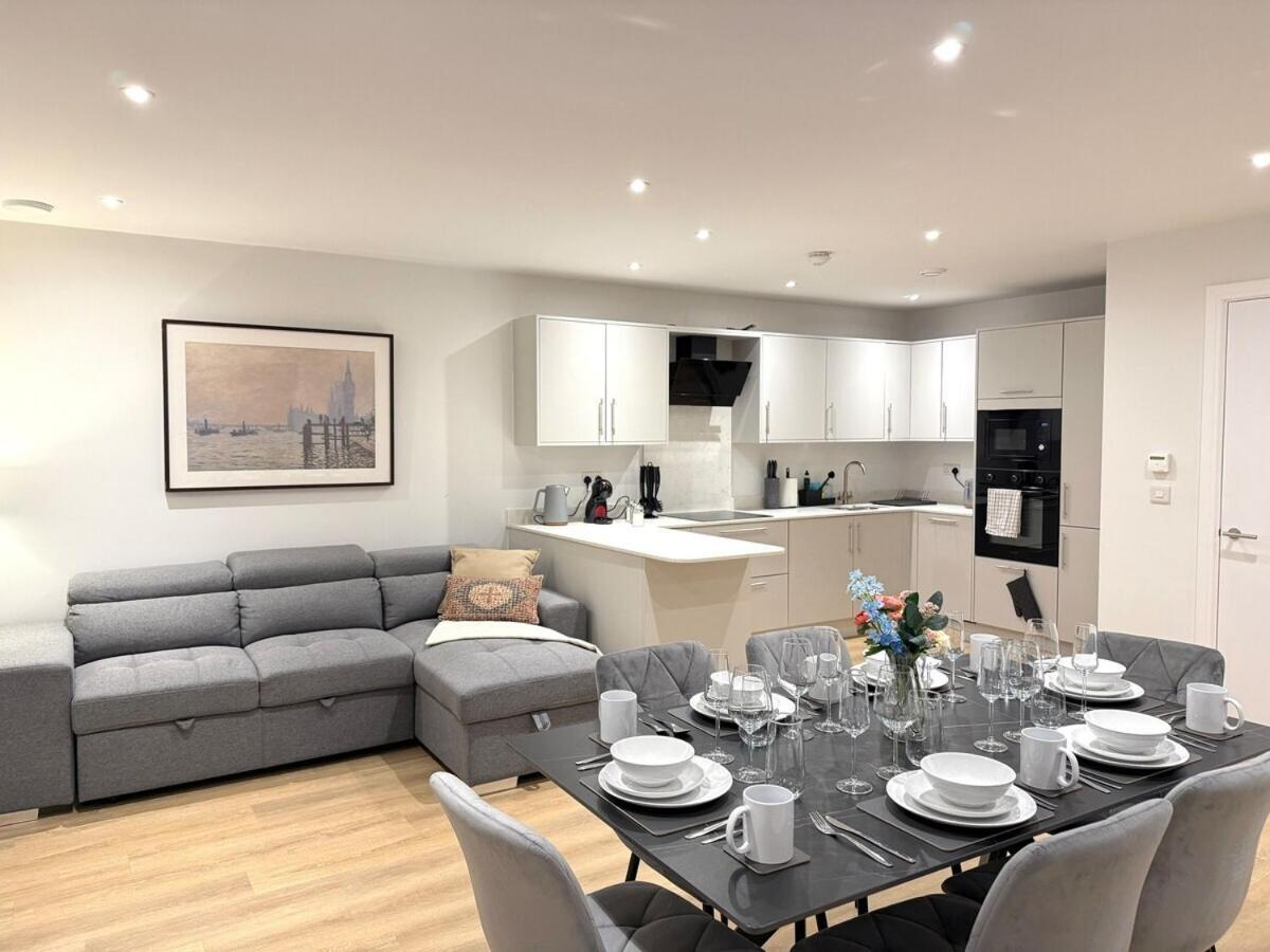 Sale Road Serviced Near Airport & Trafford Centre