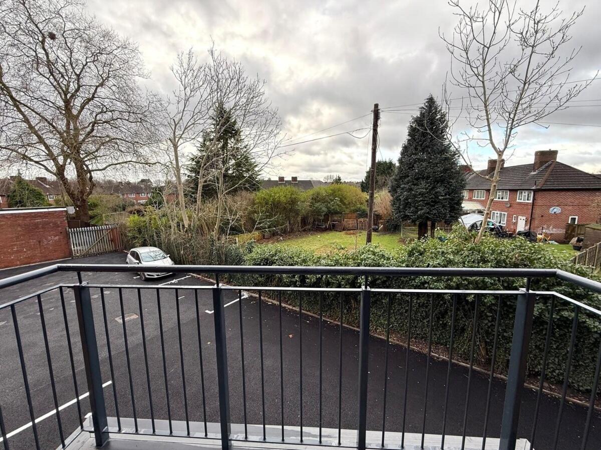 Sale Road Serviced Near Airport & Trafford Centre Apartment *