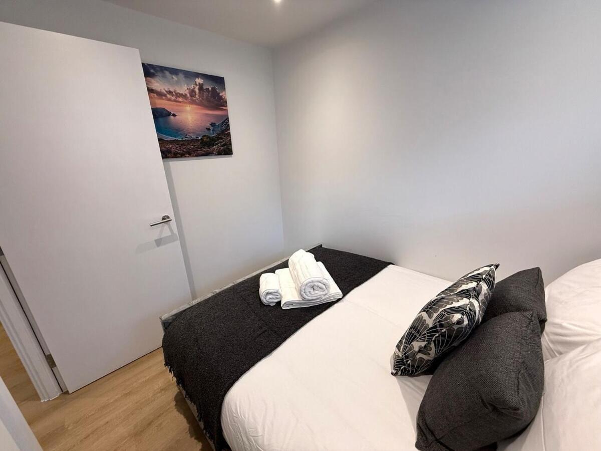 Sale Road Serviced Near Airport & Trafford Centre Apartment Wythenshawe