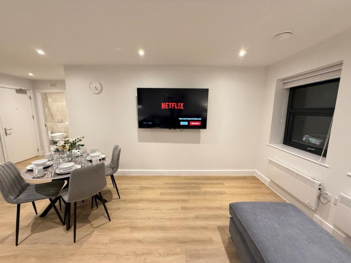 Sale Road Serviced Near Airport & Trafford Centre Wythenshawe