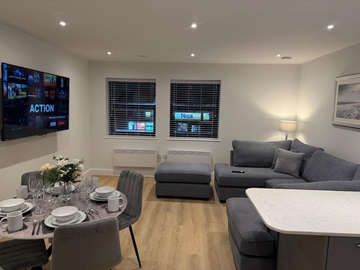 Sale Road Serviced Near Airport & Trafford Centre