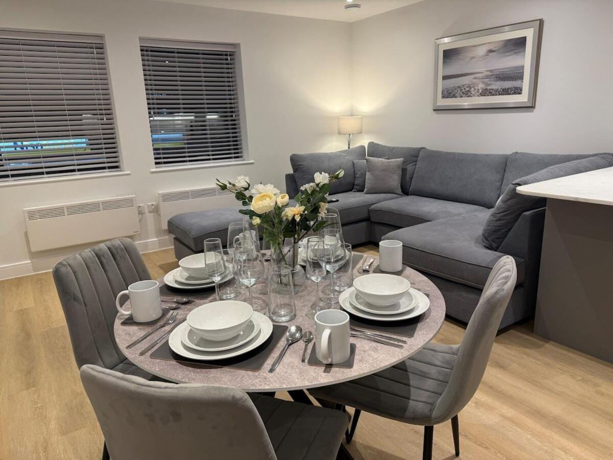 Apartment Sale Road Serviced Near Airport & Trafford Centre *