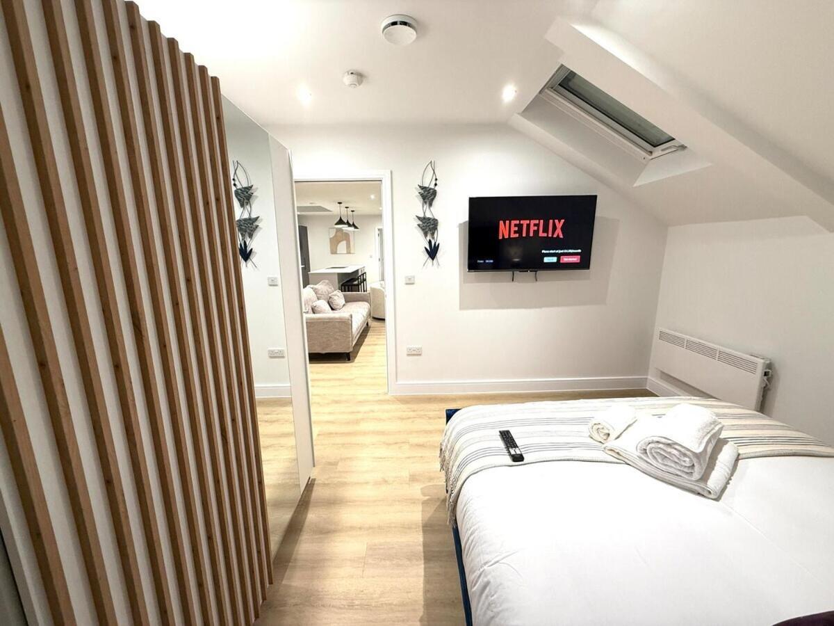 Sale Road Serviced Near Airport & Trafford Centre Wythenshawe