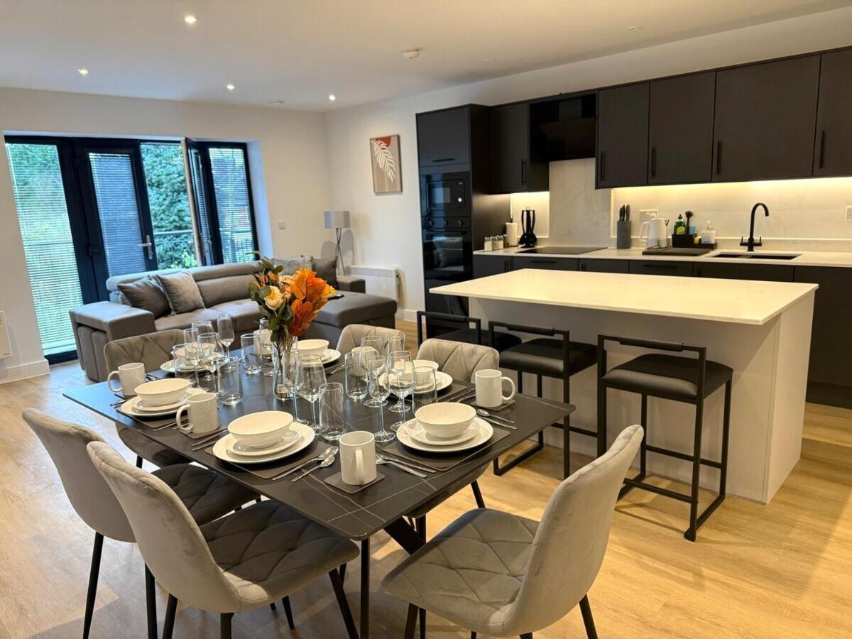 Sale Road Serviced Near Airport & Trafford Centre