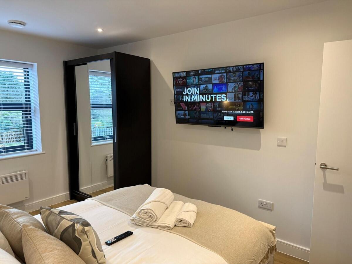 Sale Road Serviced Near Airport & Trafford Centre Apartment Wythenshawe