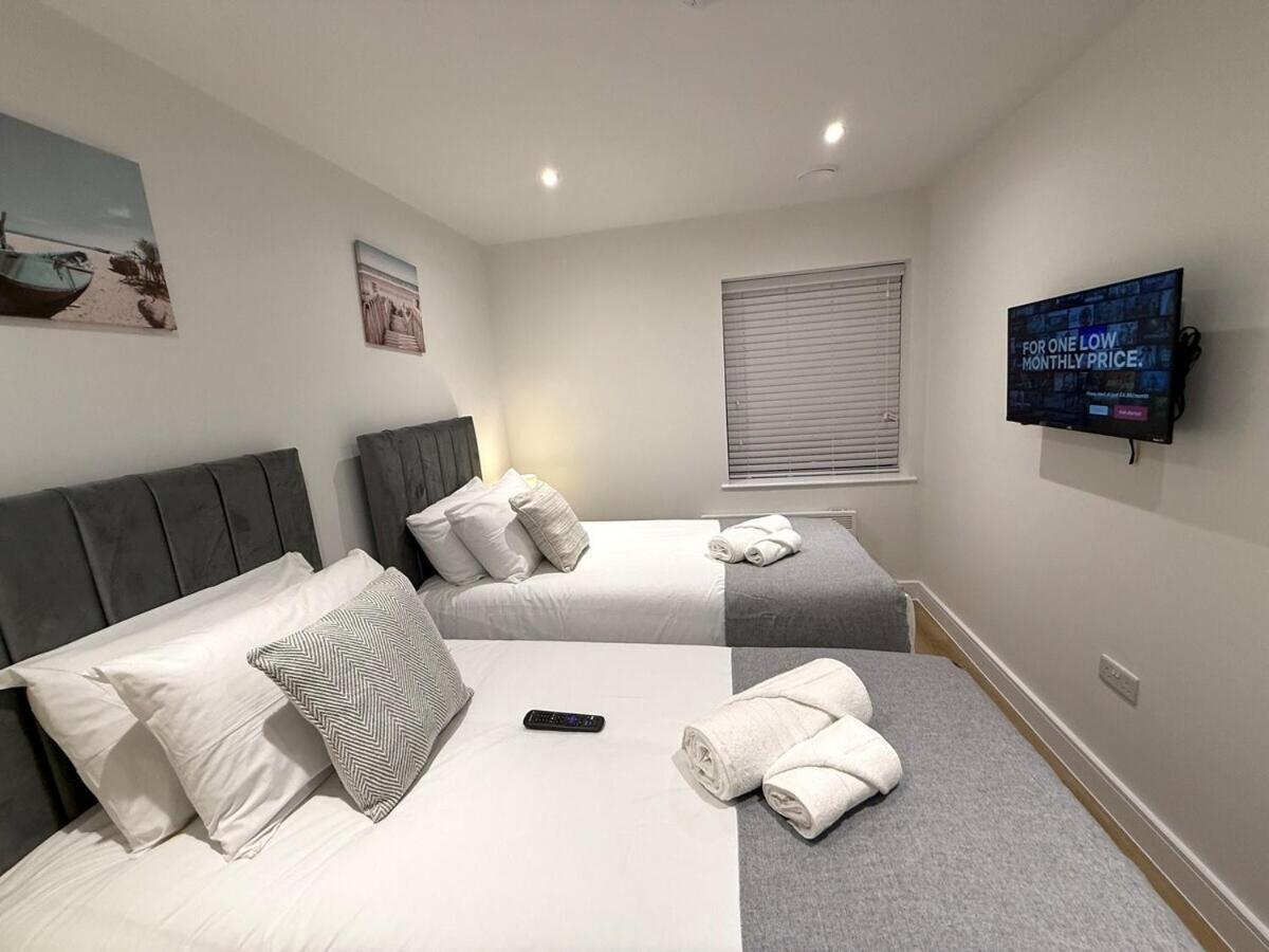 Sale Road Serviced Near Airport & Trafford Centre Wythenshawe