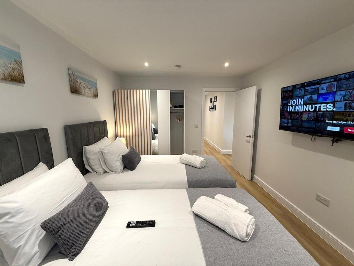 Apartment Sale Road Serviced Near Airport & Trafford Centre *