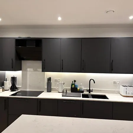 Sale Road Serviced Apartments Near Airport & Trafford Centre Wythenshawe Exterior foto
