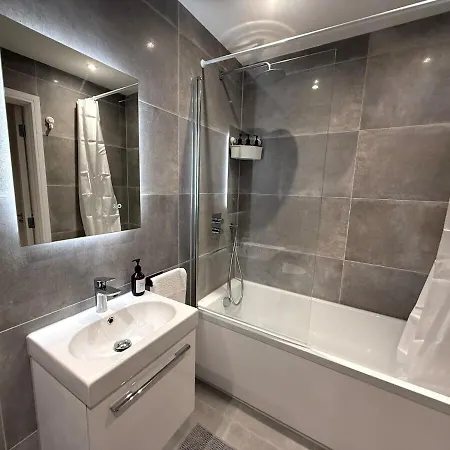 Sale Road Serviced Apartments Near Airport & Trafford Centre Wythenshawe Exterior foto