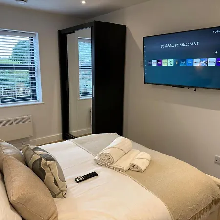 Sale Road Serviced Apartments Near Airport & Trafford Centre Wythenshawe Exterior foto