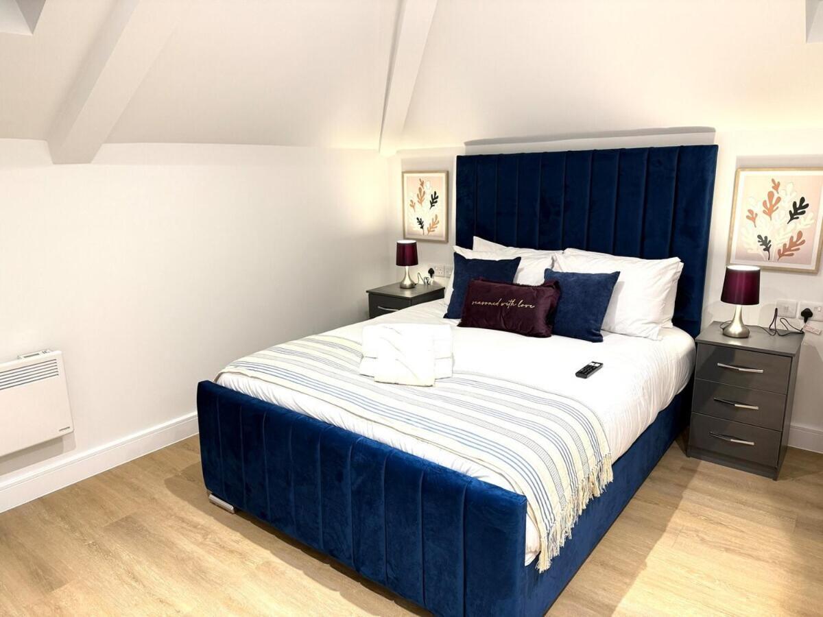 Sale Road Serviced Near Airport & Trafford Centre
