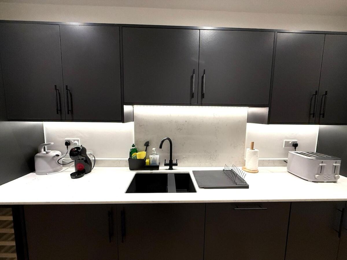 Sale Road Serviced Near Airport & Trafford Centre Wythenshawe