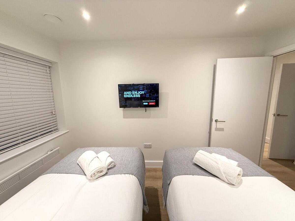 Sale Road Serviced Near Airport & Trafford Centre