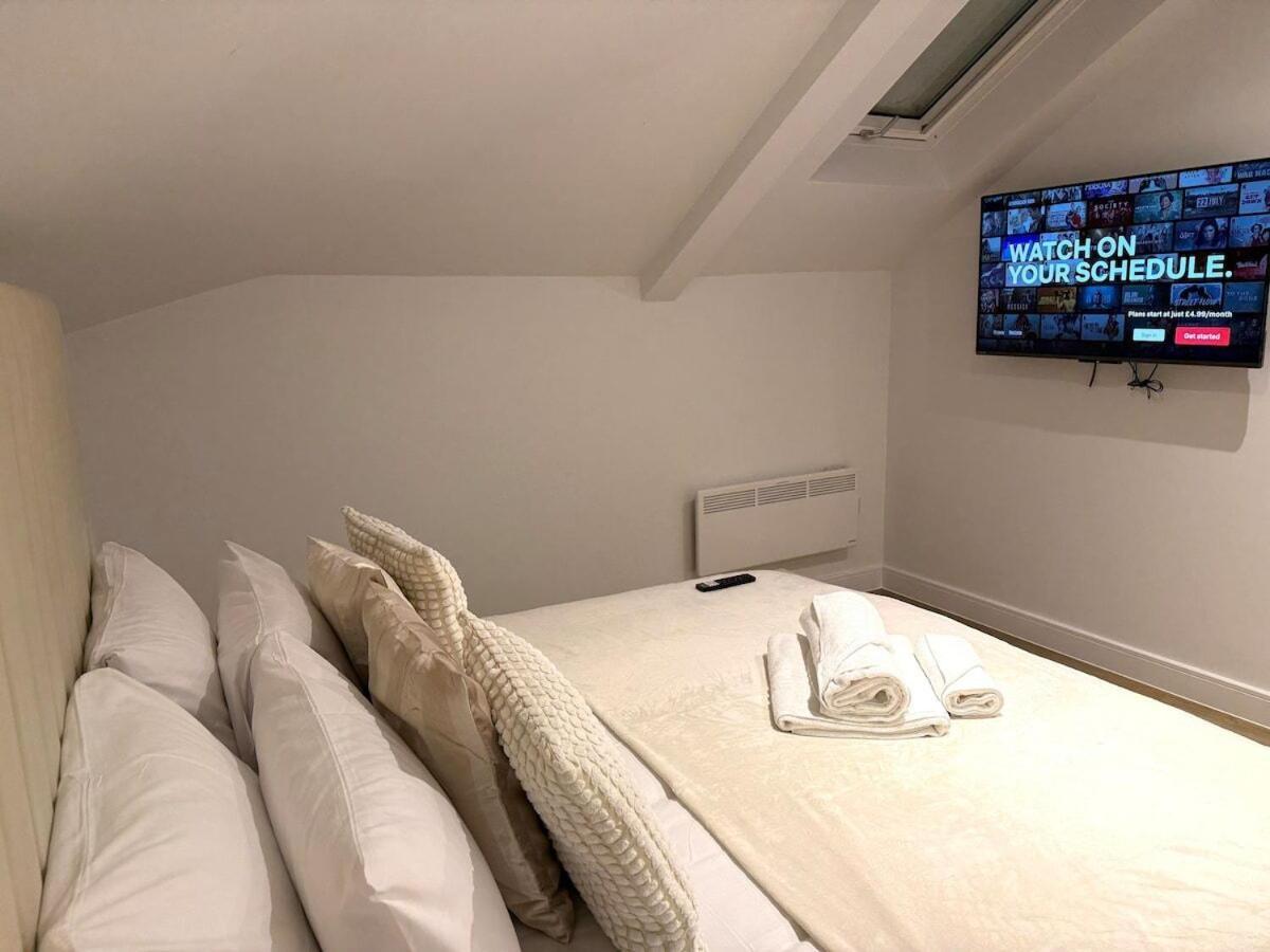 Sale Road Serviced Near Airport & Trafford Centre